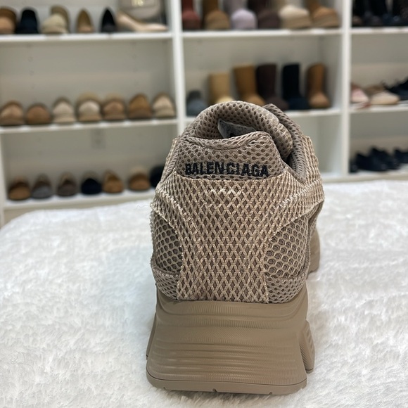 Balenciaga Men's Phantom Sneaker - Picture 8 of 13